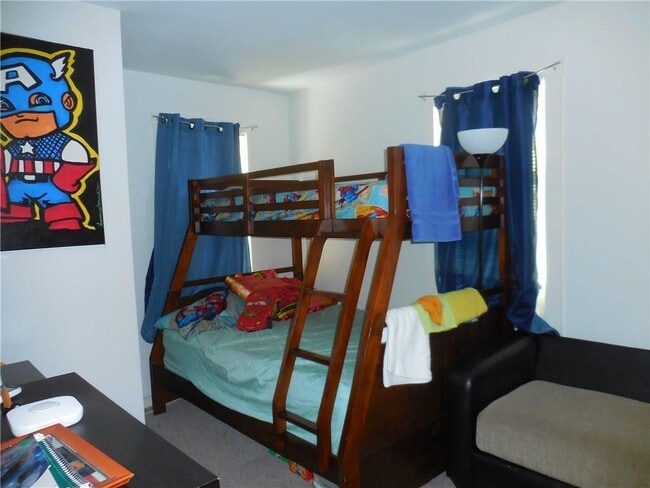 Building Photo - 17 Lake Ave