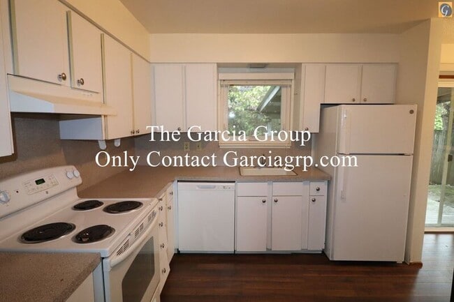 Building Photo - 15205 SW 119th Ave