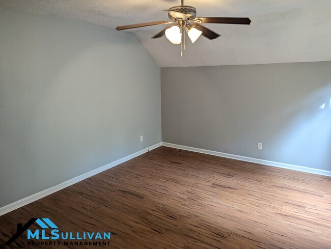 Building Photo - 4101 Five Oaks Dr