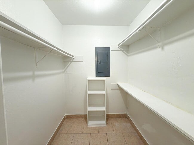 Building Photo - 7528-7528 Thistle Ln