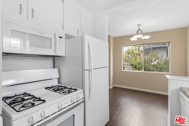Building Photo - 5961 Chula Vista Way