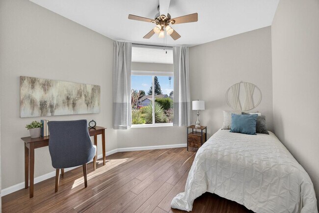 Building Photo - 2726 Genesee Dr