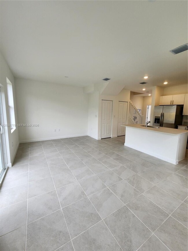 Building Photo - 263 SE 11th Ct