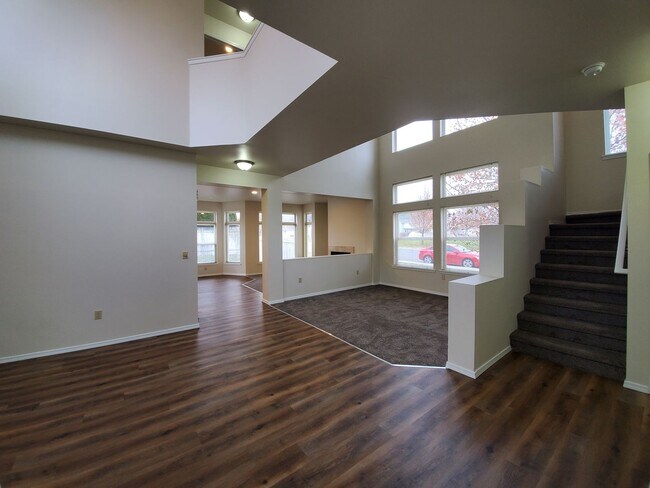 Building Photo - 1611 Lamb Ave