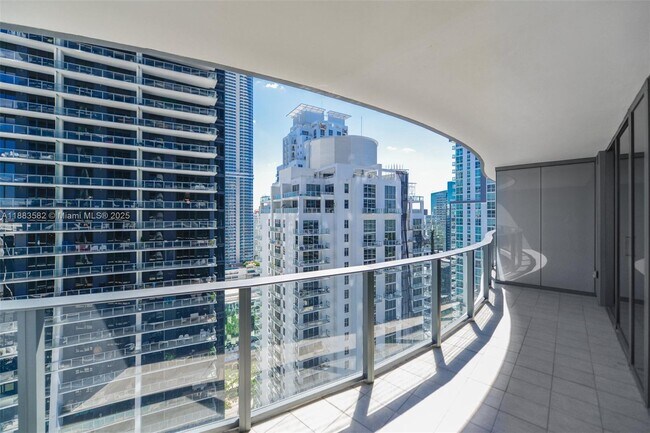 Building Photo - 1000 Brickell Plaza