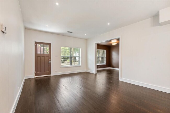 Building Photo - 603 Crockett St