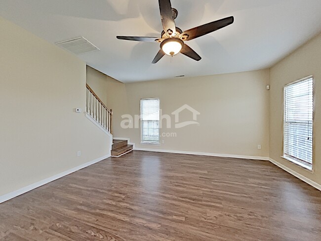 Building Photo - 1039 Vanguard Dr