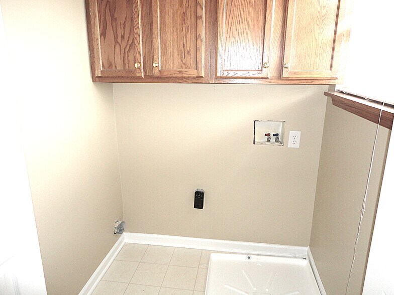 Building Photo - 9990 Palmaire Pl