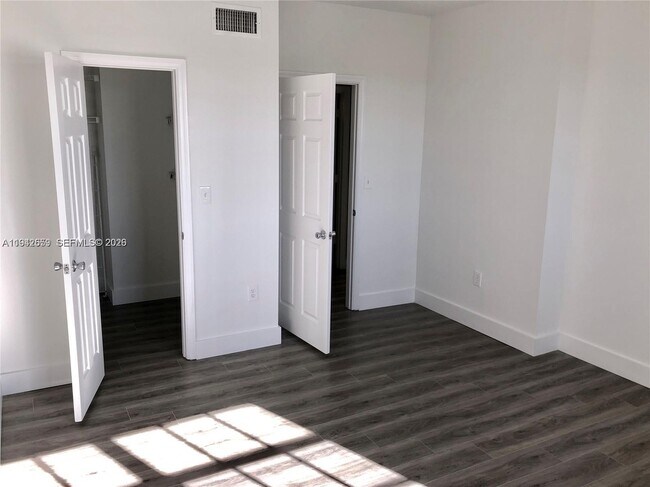 Building Photo - 230 SW 117th Terrace