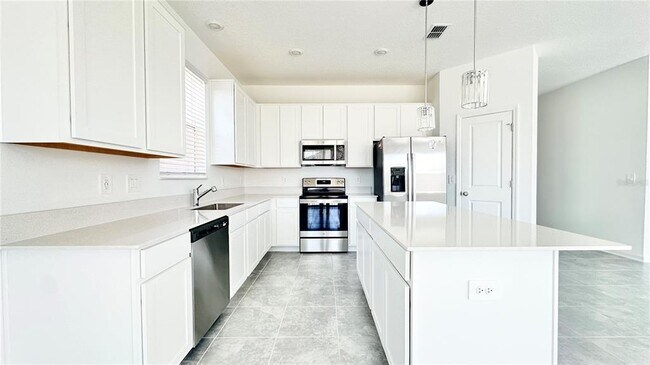 Building Photo - 683 Daring Dr