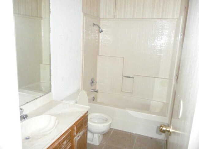 Building Photo - 210 SW 17th St