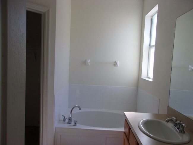 Building Photo - SPRING RIDGE COMMUNITY