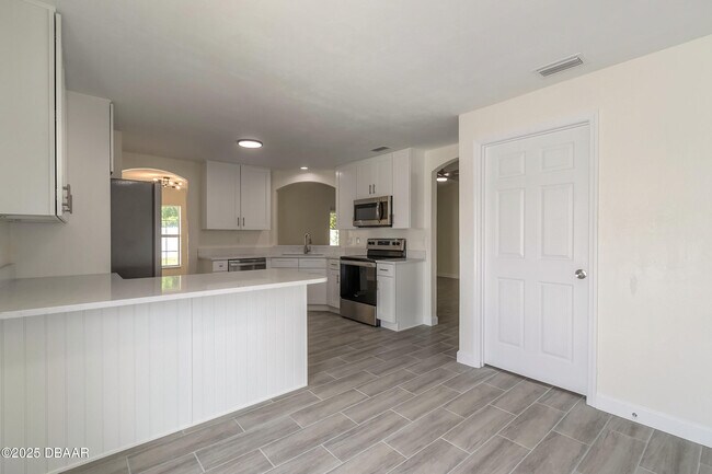 Building Photo - 1431 Victory Palm Dr