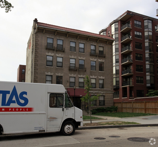 Building Photo - Kenyon Apartments