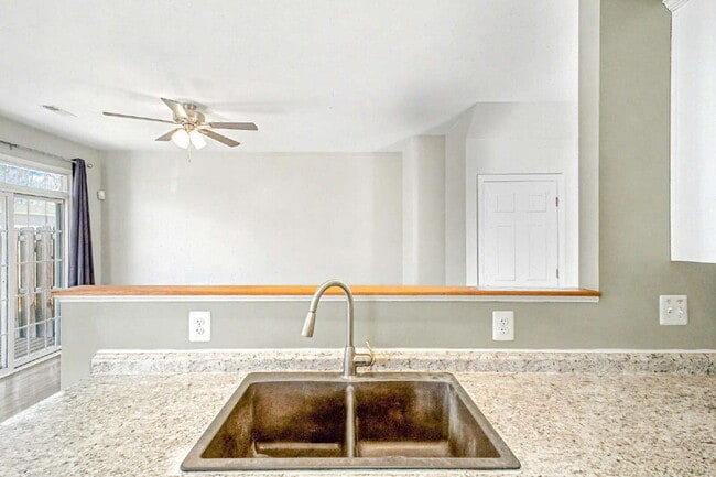 Building Photo - Move-in Special: $100 off of the first month's rent Spacious End-Unit 4 Bedroom Townhome for Rent...