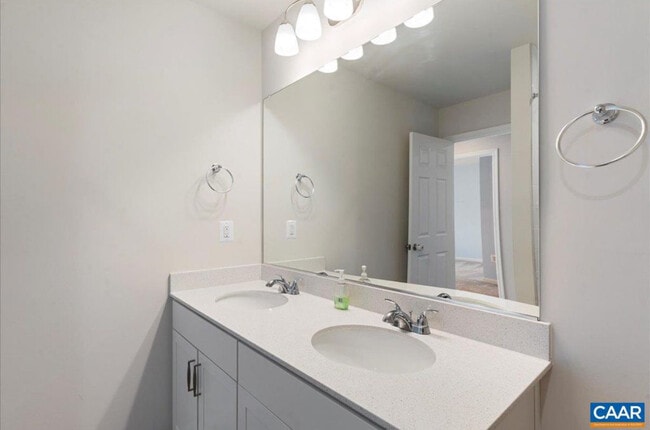 Building Photo - 407 Meadows Dr