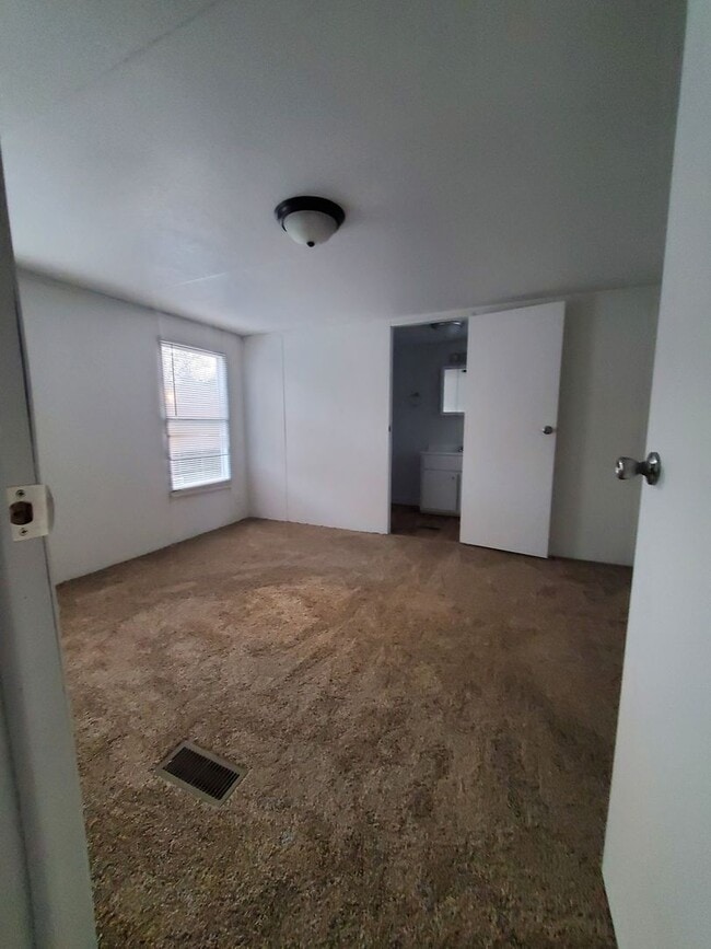 Building Photo - 1009 Jacks Dr