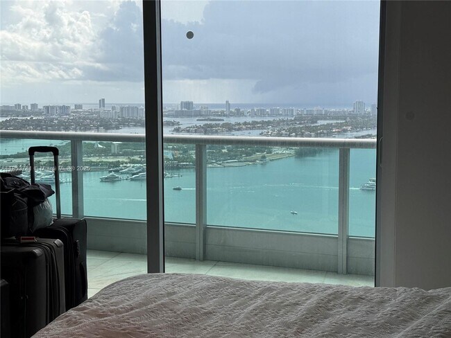 Building Photo - 900 Biscayne Blvd