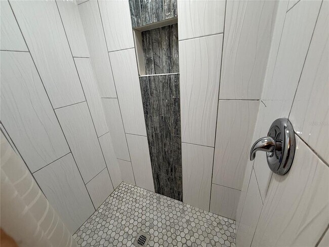 Building Photo - 5208 Hill Dr