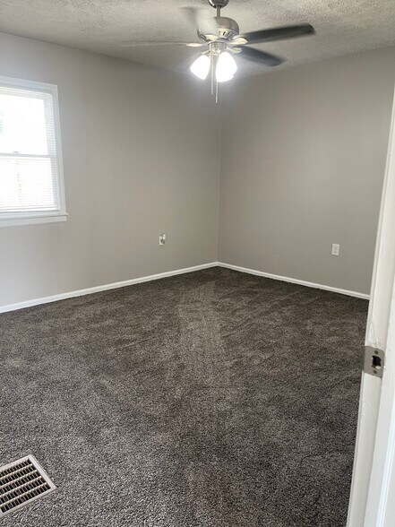 Building Photo - 124 Mingo St