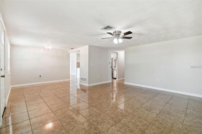 Building Photo - 3600 Umber Rd