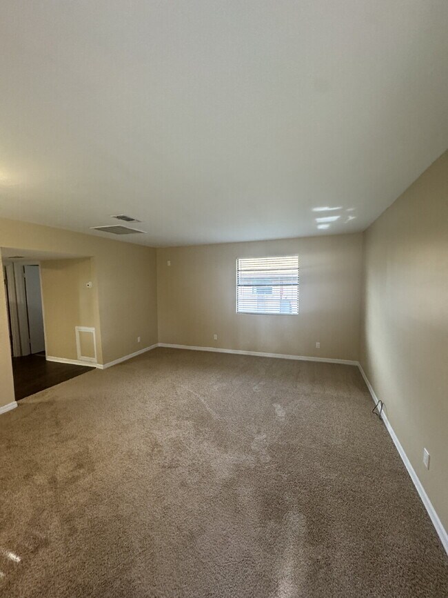 Building Photo - "Charming 1-Bedroom Retreat with Full Bath...