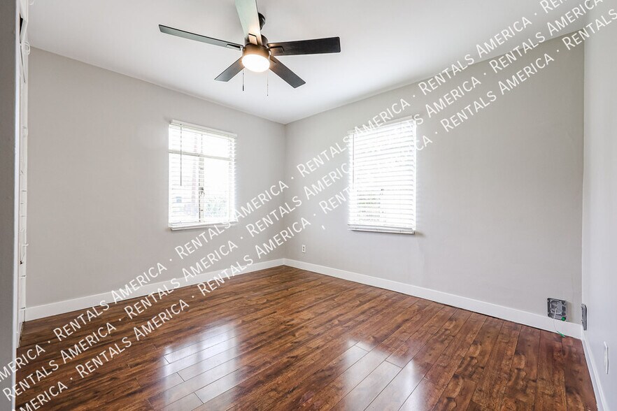 Building Photo - 1723 W Indianola Ave