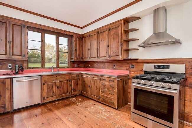 Building Photo - 110 Exeter Rd