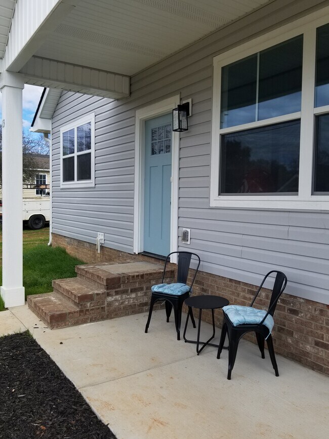 Building Photo - 13 Bigby St