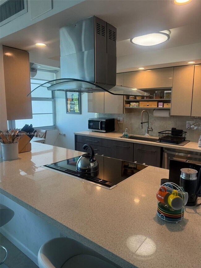Building Photo - 18021 Biscayne Blvd