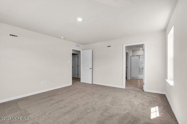 Building Photo - 10 Penny Ln
