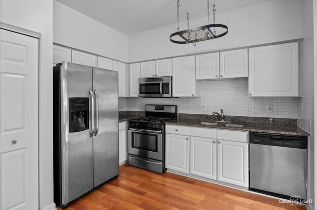 Building Photo - 14008 S Oakdale Cir