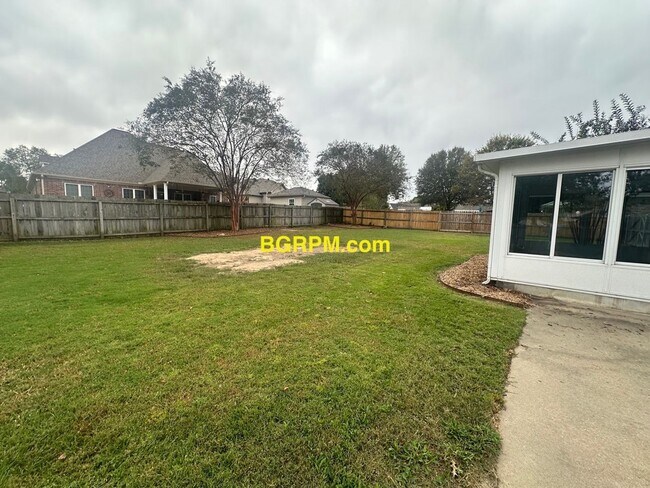 Building Photo - 4 Bedroom, 2 Bath, Cabot