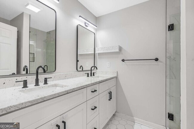 Building Photo - 844 Deckner Ave SW