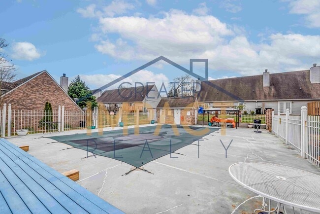 Building Photo - 1045 Blinken St