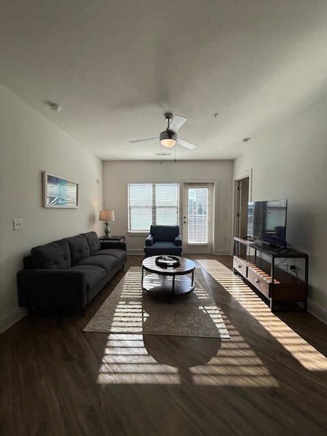 Building Photo - 1404 Lincoln Trace Cir