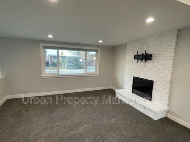 Building Photo - 310 E 6240 S