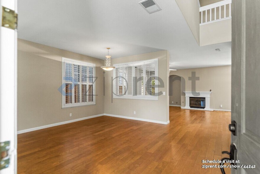 Building Photo - 856 Dederick Ct