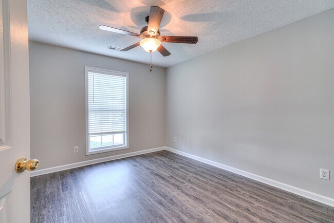Building Photo - 1419 Colyn Avenue
