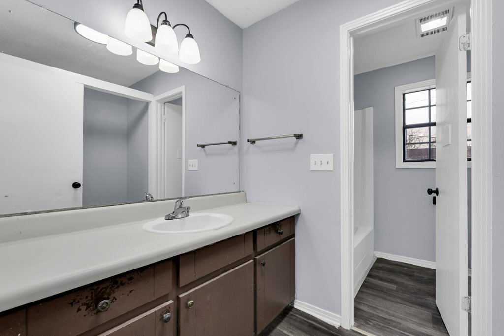 Building Photo - 319 11th St N