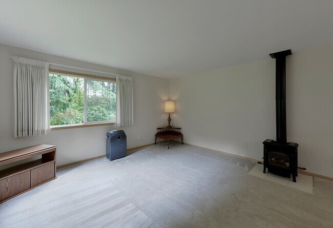 Building Photo - Charming 1 Bedroom Cottage with Attached Garage