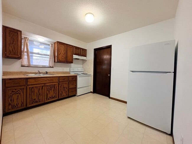 Building Photo - 1406 Magnolia W