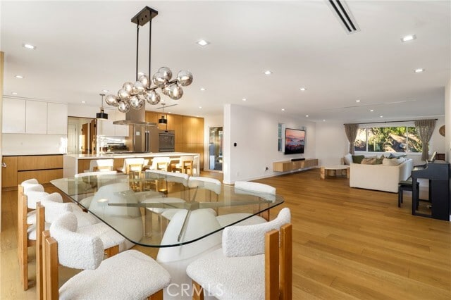 Building Photo - 9742 Farralone Ave