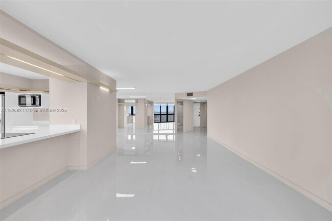 Building Photo - 2333 Brickell Ave