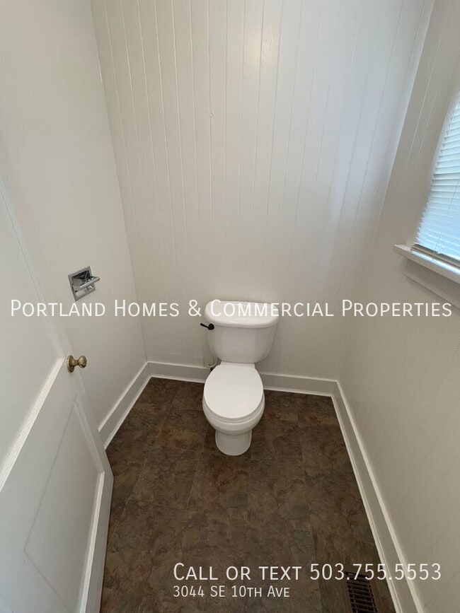 Building Photo - 3044 SE 10th Ave