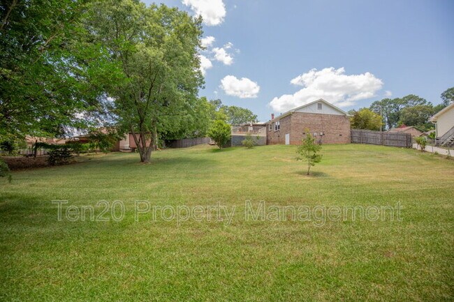 Building Photo - 7664 Northfield Dr