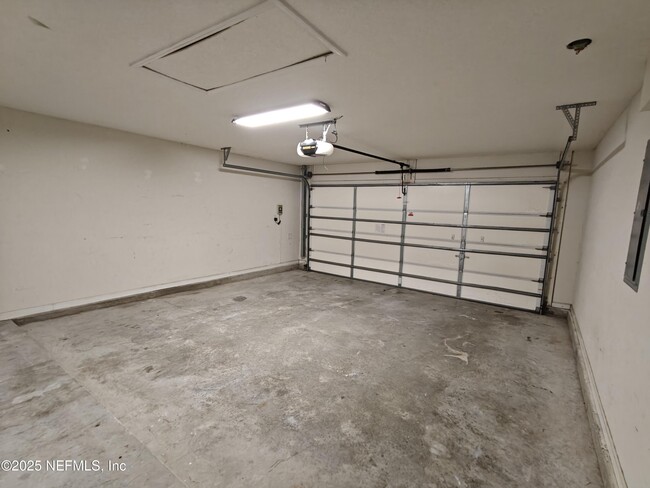 Building Photo - 1250 Bedrock Dr