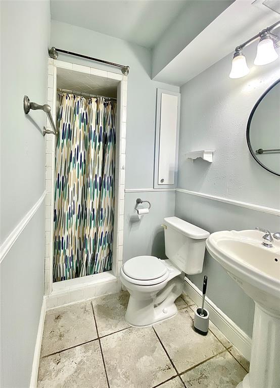 Building Photo - 8602 Colonial Dr