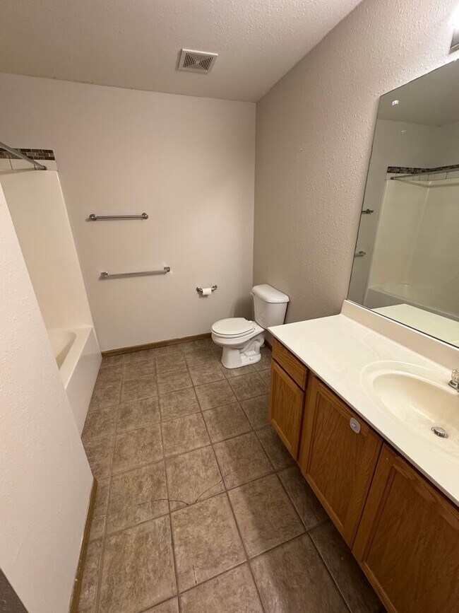 Building Photo - 5009-5011 Alpine Ridge Dr.