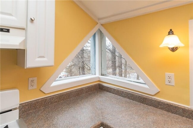 Building Photo - 15 Hoyt Rd